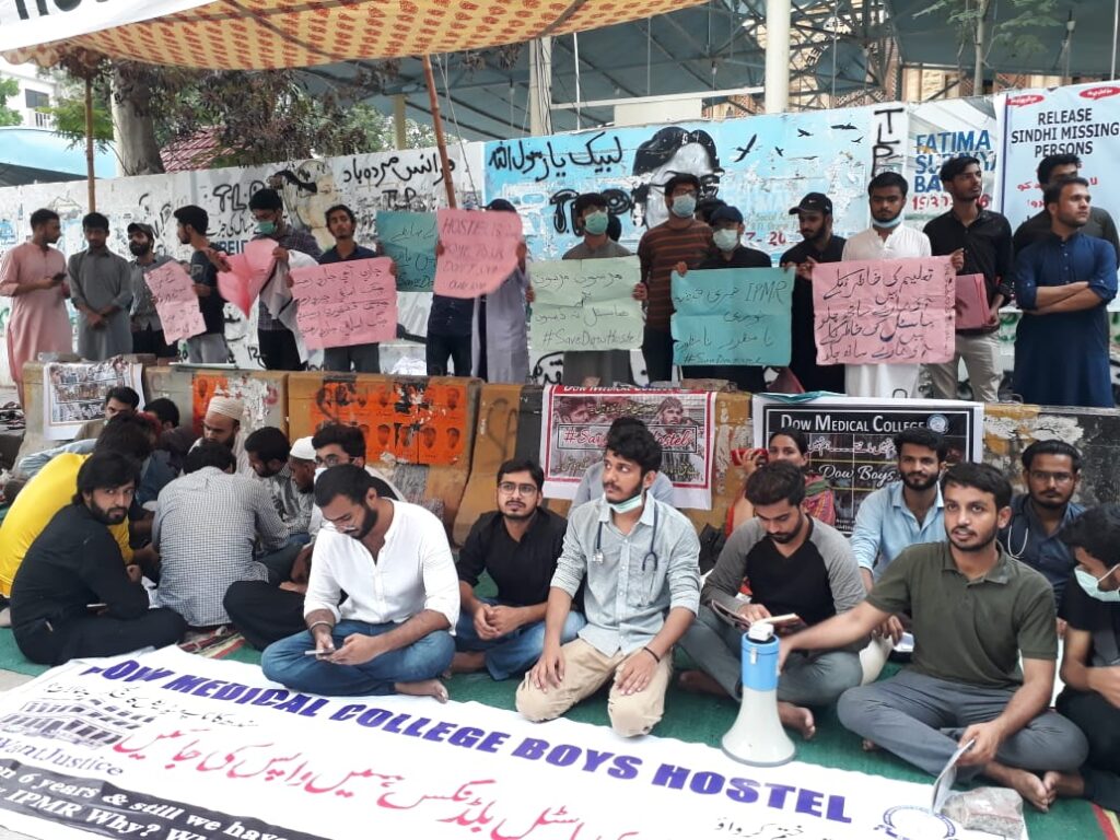 بھوک ہڑتال کے باعث ڈاو یونیورسٹی کے کئی طلبہ کی حالت تشویشناک